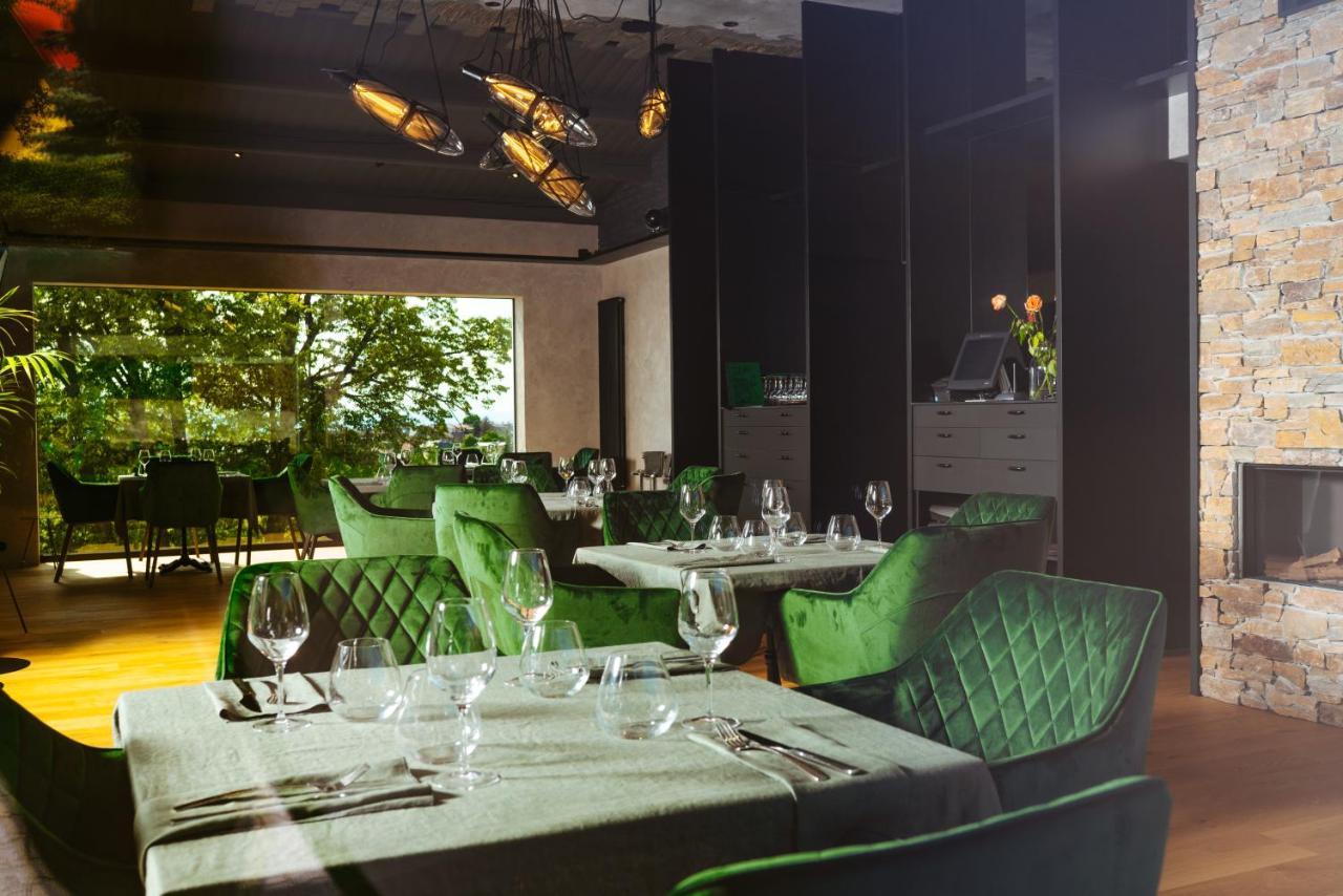 Restaurant a Pension u Hradu Šternberk Extérieur photo