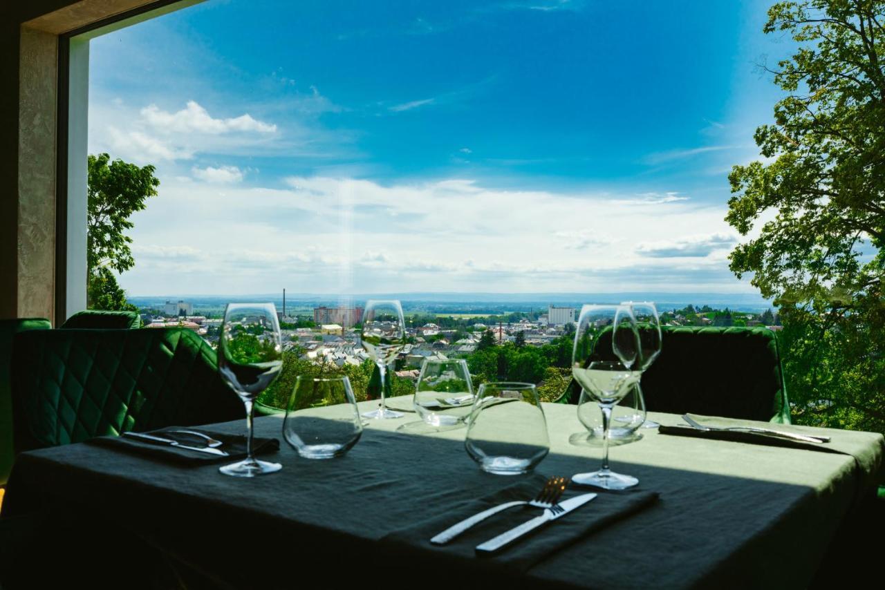 Restaurant a Pension u Hradu Šternberk Extérieur photo